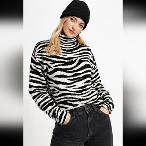 NWT Vera Moda Zebra Animal Print Turtleneck Sweater Size Medium